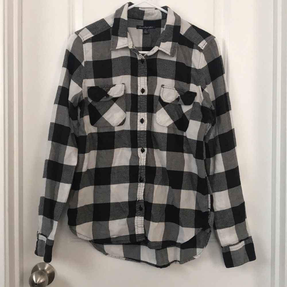 American Eagle black & white checkered flannel top